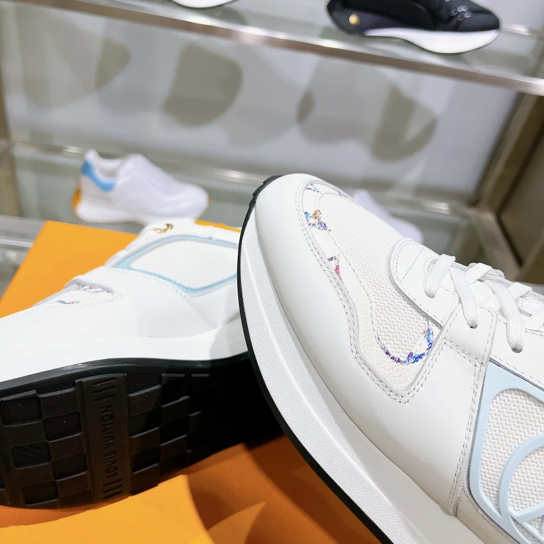 [L Family] P: 760💰Size 35-42 for women, 39-46 for men, (41.42 for women, 45.46 for men, customized) .LV Donkey Brand 🔥🔥LOUIS VUITTON Louis Vuitton's official website synchronizes the 2025 autumn and winter couple's models, which are now on the market, this Neo Run Away sneakers are inspired by running shoes, integrating LV's iconic must-have shoes into the trend. This version is a 1:1 replica of the original version. It is made of two-tone calfskin to highlight its simple lines and unique wedge outsole. Key details include the LV initials on the side and an engraved gold heel stabilizer on the back plus a 2cm hidden insole.